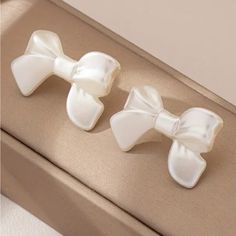 Simple Acrylic Bow Earrings. Lovely! Perfect For All Occasions. I Have Many Other Items So Take A Look To Bundle And Save. Smoke Pet Free Home White Bow Earrings, Jewelry Coquette, Elegant White Jewelry With Decorative Bow, White Bow Pearl Drop Earrings, Elegant Bow Pearl Earrings, Cute Gold Bow Earrings, Bow Earrings, Minimalist Wedding, Favorite Child