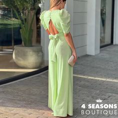 A 4 Seasons Boutique é uma marca mundial que reúne as melhores peças em tendências no momento, as nossas peças são escolhidas e aprovadas por nossas 11 estilistas, os detalhes a serem aprovados são: Qualidade, Conforto, Estilo e Exclusividade. Em nossas peças procuramos valorizar sempre a mulher moderna, trazendo sempre elegância, sofisticação e principalmente a modernidade. Por isso, nós da 4 Seasons Boutique garantimos a satisfação de nossas clientes, onde somos tendência mundial com a nossa m High Waist Jumpsuit, Slim Jumpsuit, Short Dress White, Wide Leg Dress Pants, White Dress Party, Elegante Casual, Long Jumpsuits, Sleeveless Jumpsuits, Sleeves (women)