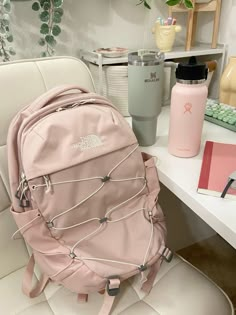 Aesthetic School Bag, North Face Backpacks, Middle School Essentials, Preppy School Supplies, School Backpack Essentials, Pretty School Supplies, Everyday Bag Essentials, In My Backpack, North Face Bag