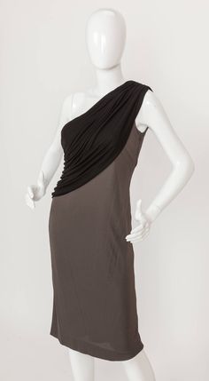 Grijs Madame Gres Black & Grijs Zijde Jurk w / geplooide gedrapeerde lijfje ca.1970's For Sale