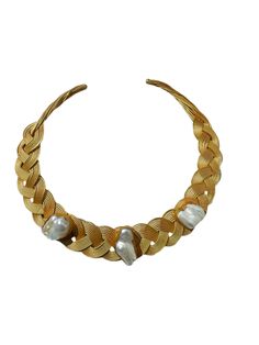 Found in Australia, this gorgeous necklace features three big baroque pearls set in a brushed gold woven collar.Excellent condition. This vintage-inspired piece is best for a small or medium-sized neck. Baroque Pearl Necklace, Belt Purse, Brooch Necklace, Pearl Set, Gorgeous Necklaces, Baroque Pearls, Collar Necklace, Ring Bracelet, Jewelry Shop