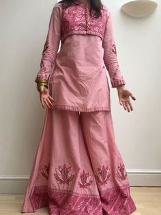 Pakistani Formal Dresses, Gowns Dresses Elegant, Casual Indian Fashion, Desi Fashion Casual, Fashion Sketches Dresses, Traditional Indian Outfits, Bridal Dress Fashion