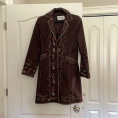 Db Sport, Size L, Brown Jacket With Embroidery, Good Condition Winter Workwear Outerwear With Floral Embroidery, Elegant Multicolor Embroidered Long Sleeve Outerwear, Elegant Multicolor Embroidered Outerwear, Elegant Long Sleeve Outerwear With Multicolor Embroidery, Brown Floral Embroidered Outerwear For Fall, Brown Floral Embroidery Outerwear For Fall, Brown Floral Embroidered Fall Outerwear, Elegant Winter Outerwear With Floral Embroidery, Elegant Floral Embroidered Winter Outerwear