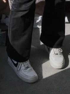 #nike #airforce1 #flared #blackandwhite Nike Air Force Aesthetic, Af1 Aesthetic, Asthetic Snaps, Reference Poses, Nike Air Force 1, Sneakers Shoes, Art Reference Poses, Teen Wolf, Air Force 1