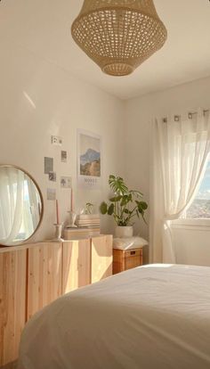 Minimal Room Decor, Vanilla Room, Minimal Room, Calm Room, Bed Bedding, Dorm Room Inspiration, Room Deco