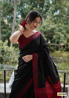 Is it time to give your wardrobe a zing? Choose from an assorted range of handwoven six yards, fresh off the loom. Black Saree For Sankranti, Black Saree For Makar Sankranti, Black Saree With Red Blouse, Black Saree With Red Border, Amrapali Boutique, Black Cotton Saree, Cotton Saree Blouse Designs, New Saree Designs