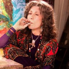 Frankie Grace And Frankie, Grace And Frankie Aesthetic, Frankie Bergstein Aesthetic, Frankie From Grace And Frankie, Frankie Clothing, Frankie Bergstein, Grace And Frankie, Red Cowgirl Boots, Lily Tomlin