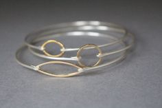 Minimalist Jewelry Silver, Minimalist Bangle, Silver Necklace Designs, Gold Jewelry Gift, Black Gold Jewelry, Gold Armband, Bangle Bracelet Set, Gold Bracelets, Silver Jewelry Handmade