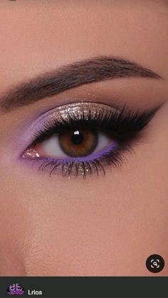 maquiagem fácil lilás com brilho Lavender Bridal Makeup Looks, Make Up For Lavender Dress, Glitter Gel Makeup Looks, Purple Shadow Makeup, Wedding Makeup For Purple Dress, Purple Bride Makeup, Types Of Eyeshadow Looks, Fairy Eyeshadow Look, Colored Waterline