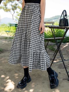 Preto e Branco Casual Collar  Poliéster Xadrez Flared / Alargado Embellished Não elástico  Calças e Saias Long Skirt And Top Set, Gingham Skirt Outfit, Checked Skirt Outfit, Tiered Skirt Outfit, Long Skirt And Top, Checked Skirt, Ruffle Hem Skirt, Women Bottoms, Check Skirt