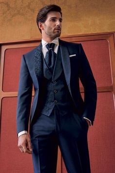 Traje de novio.
#trajesdenovio #trajes2024 #novio #boda Best Wedding Suits For Men, Outfit Cowo, Best Wedding Suits, Dress Suits For Men, Designer Suits For Men, Groomsmen Suits