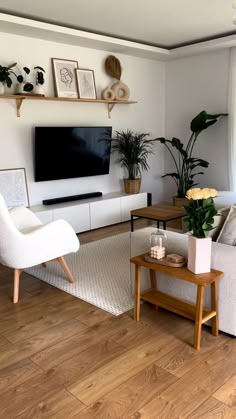 Budget Living, Latest Living Room Designs, Small Living Room Design, Living Room Design Inspiration, Apartment Decor Inspiration, Livingroom Layout