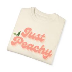 For when everything is just peachy! Color: Ivory .: Made using 100% US cotton that is ethically grown and harvested. Berry Board, Peach Graphic, Fruit Shirt, Peach Shirt, Style Cottage, Baby Tees, Retro Summer, Just Peachy, Graphic Shirt