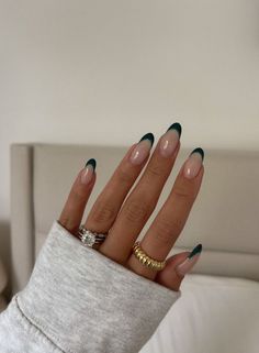 Dark green French tips manicure - fall nails Fall French Nails, Green French Tips, Sophisticated Nails, Natural Nails Manicure, Hoco Nails, Popular Nail Colors, Minimal Makeup Look, Green Acrylic Nails, Green French