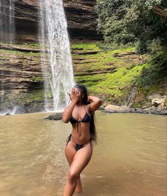 Bathing Suit Poses Instagram, Beach Swimsuit Photoshoot, Vacation Pics Ideas, Waterfalls Pictures, Arch Pics, Body Tea, Holiday Bikinis, Looks Hip Hop, Cute Vacation Outfits