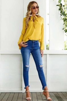 Long Blouse Outfit, Yellow Blouse Outfit, Yellow Shirt Outfit, Dresses Details, Blouse Outfit Casual, Outfit Jeans, Cooler Look, Yellow Blouse