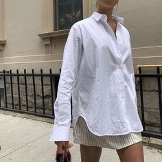 Minimalist Moda, Oversized White Shirt, White Shirt Outfits, Spring Look, Looks Street Style, Outfit Look, Winter Trends, Mode Inspo, 가을 패션