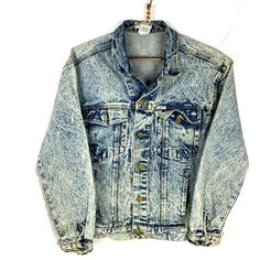 Vintage Guess Denim Jean Jacket Medium Blue Acid Wash Size/Measurements (Based in inches) Size - Medium Pit to pit - 24" Length - 25.5" Shoulder to cuff - 24" Condition / Details Stains throughout Combined Shipping: We provide combined shipping, please contact us for a quote Vintage Acid Wash Distressed Denim Jacket, Vintage Acid Wash Denim Jacket, Retro Pre-washed Denim Outerwear, Vintage Denim Blue Single-breasted Denim Jacket, Vintage Blue Pre-washed Denim Jacket, Vintage Denim Jacket, Denim Jean Jacket, Acid Wash, Medium Blue