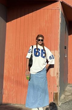 Bloquette Aesthetic, Bloquette Core Outfit, Staple Clothes, Jersey Outfit Aesthetic, Soccer Jersey Outfit Women, Baseball Jersey Outfit Women, Sports Jersey Outfit, Photo Yearbook, Modesty Outfits