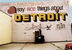 there is a sign painted on the side of a building that says, say nice things about detroit