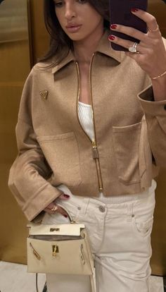 Classy Athleisure Outfits, Mini Kelly, Beige Outfit, Paris Mode, Casual Dinner Outfit, Street Style Outfit, Elegant Outfit, Casual Fits