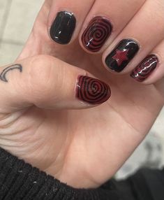 Nail Idea Grunge, Masculine Acrylic Nails Short, Emo Short Nail Designs, Black Nails Real Nail, Black A Red Nails, Black Small Nails Design, Star Swirl Nails, Grunge Short Nail Designs, Grunge Nails Inspo Aesthetic