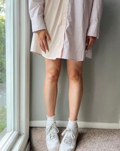 Pink and orange colorblock shirt dress with ruffle socks, and white sneakers Ruffle Socks With Sneakers, Sneakers With Socks Outfits, Ruffle Socks Outfit, Summer Outfit Street Style, Ankle Socks Outfit, White Socks And Sneakers, Socks Ruffle