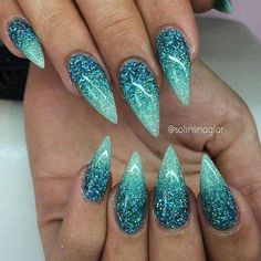 These are the nails of a mermaid! Mermaid Nail Art, Glitter Stilettos, Glitter Manicure, Nagellack Trends, Green Nail, Mermaid Nails, Super Nails, Nails Polish, Cool Nail Designs