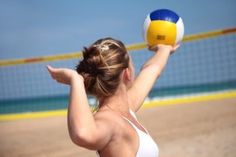 Learn to master the non-arcing float serve and enhance your skills on the volleyball court this summer Float Serve, Flat Belly Workout Plan, Summer Exercise, Volleyball Coaching, Volleyball Serve, Youth Volleyball, Volleyball Life, Tips For Summer, Indoor Volleyball