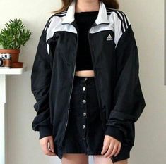 Looks Adidas, Adidas Outfit Women, Outfit Trends, Korean Street Fashion, Mode Vintage, Fashion Mode, Korean Outfits