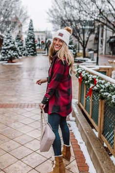 Tall blonde bell winter style. #winterstyle #ootd #snowdaystyle #polarvortex #winterfashion #bloggerstyle Holiday Market Outfit, Idaho Outfits, Instagram Recreate, Mountain Outfits, Maine Fashion, Farm Outfits, Outdoorsy Outfits, Red Coats, Christmas Outfit Casual