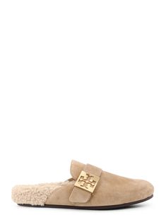 Mule Tory Burch Mules, Tory Burch Slippers, Zegna Shoes, American Fashion Designers, Suede Mules, Golden Goose Shoes, Golden Goose Deluxe Brand, Sneaker Wedge, Sneaker Brands