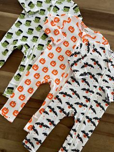 The cutest 1-piece romper for running errands with Mom & Dad or a casual lunch! 100% Organic Cotton Waffle By: SpearmintLOVE Features a cheerful jack-o-lantern pumpkin print, perfect for Halloween. Bat Print, Halloween Adventure, With Mom, Trick Or Treating, Pumpkin Print, Halloween Bats, Fall Festival, Jack O, Festive Season