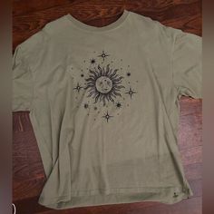 Never Worn Pinterest Wardrobe, Baggy T-shirt, Brown Tee, Vintage Graphic Tees, Dream Aesthetic, Spandex Shirts, Grunge 90s, Hippie Shirt, Oversized Graphic Tee