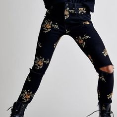 Elevate Your Wardrobe With These Stylish Skinny Jeans Featuring Intricate Yellow Floral Embroidery. Ideal For Casual Or Semi-Formal Occasions, They Offer Both Comfort And Fashion. Black Skinny Jeans Yellow Floral Embroidery Knee Rips For Added Style Button And Zipper Closure Five-Pocket Design High-Quality Craftsmanship Embroidered Yellow Cotton Bottoms, Yellow Embroidered Cotton Bottoms, Spring Yellow Bottoms With Floral Embroidery, Yellow Floral Embroidery Bottoms For Spring, Fashion Black, Yellow Floral, Pocket Design, Yellow Black, Formal Occasion