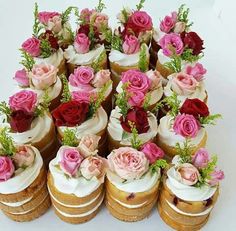 there are many small cakes with flowers on them