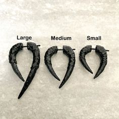 These Claw earrings feature an edgy, gothic design, perfect for adding a dark edge to your look. With a unique claw-inspired shape, these earrings are sure to make a bold statement. Sold as pair Material : 316 Stainless steel Gauge: 0.7mm/22G regular post Closure: push back Ships in a gift box Size: Small: 23mm, Medium: 30mm, Large: 37mm Listing for claw earring only, cuff is not included Claw Earrings, Edgy Earrings, Front Back Earrings, Dragon Earrings, Dragon Claw, Gothic Design, Gothic Earrings, Ear Jacket, Black Earrings