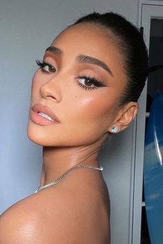 Simple Fierce Make Up Look, Bridesmaid Makeup Medium Skin, Prom Nails Acrylic 2023, Ash K Holm Makeup, Make Up For Olive Skin And Brown Eyes, Cool Toned Bridal Makeup, Kim K Makeup Looks, Wing Liner Makeup, Bride Makeup Brown Eyes Brunettes