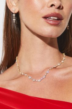 Be the star of the show in this all-around CZ motif pattern necklace! Subtle, understated glamour with a hint of sparkle — perfect for day or evening. Wedding Dress Necklaces, Sweetheart Neckline Jewelry, Understated Jewelry, Glittery Jewelry, Wedding Dress Necklace, Understated Glamour, Gold Collar Necklace, Evening Jewelry, Antique Jewelry Necklace