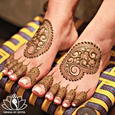 Simple Mehndi Designs For Foot, Mehndi Designs For Foot, Leg Mehendi Designs, Feet Mehandi, Leg Mehandi, Mehndi Designs Finger, Feet Mehndi Designs, Feet Mehendi, Mehendi Course