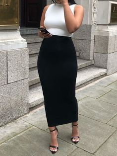 Pencil Skirt Outfits Classy Summer, Slim Fit Skirt Outfit, High Fashion Professional Outfits, Cute Pencil Skirt Outfits, Classy Work Outfits Black Women, Work Outfits Women Long Skirt, Youthful Classy Outfits For Women, Pencil Skirt Outfits Black Women, La Spring Outfits 2024