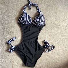 -Never Worn -New Without Tags -Padded Early 2000s Bathing Suit, 00s Swimwear, 2000s Bathing Suits, Alt Swimwear, Types Of Bathing Suits, Halloween Swimsuit, Y2k Bathing Suit, Black One Piece Bathing Suit, Y2k Swimsuit