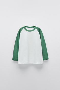 CONTRASTING RAGLAN T-SHIRT - Green | ZARA United States Round Neck Shirt, Cardigan Sweater Dress, Cardigan Sweater Jacket, Shirt Blouses Tops, Blazer Vest, T Shirt Vest, Hoodie Top, Zara United States, Blazer Dress