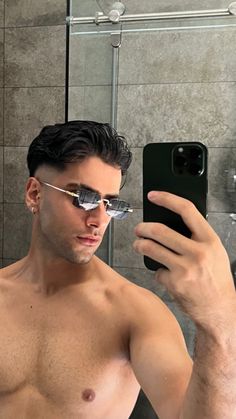 Hair Tips For Men, Short Fade Haircut, Mens Haircuts Short Hair, Gents Hair Style, Aesthetic Blackpink, Men Haircut Curly Hair, Mens Hairstyles Thick Hair, Wavy Hair Men, Faded Hair