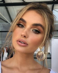 Flawless Makeup Tutorial, Summer Wedding Makeup, Gold Makeup Looks, Gold Eye Makeup, Giorgio Armani Beauty, Prom Makeup Looks, Formal Makeup