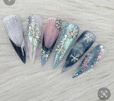 Disney Christmas Nails, Bio Products, Mermaid Magic, Manicure Nail Designs, Christmas Nails Acrylic, Latest Nail Art, Xmas Nails, Christmas Nail Designs, Design Course