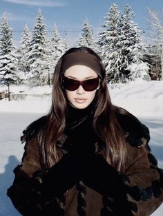 French Alps Winter Outfit, Winter 2024 Aesthetic, Alps Outfit, Extreme Cold Weather Outfits, Winter Fashion Photoshoot, Slavic Girl Aesthetic, Snow Bunny Aesthetic, Aspen Aesthetic, Switzerland Outfit