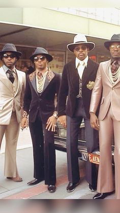 70s Black Fashion, 70s Fashion Men, 90s Fashion Outfits Hip Hop Party, Fashion Models Men, Fashion 70s, 70s Inspired Fashion, 70s Aesthetic, 70’s Fashion, Vintage Black Glamour