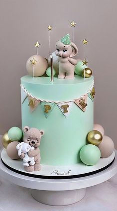 there is a green cake with teddy bears on it and gold stars around the edges