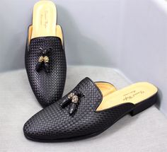 Experience superior quality and elegance with the Mules Leather Slippers. This classic shoe features cow leather upper, genuine leather lining, and a PU insole for maximum comfort. Sturdy rubber outsole and exquisitely crafted stitching thread ensure outstanding durability and a stylish look. With a range of EU sizes 39 to 46, these mules are perfect for any formal or casual occasion. SPECIFICATIONS Upper-Genuine Leather Type: Cow Leather Upper Material: Genuine Leather Type 1: Men Leather Shoes Half Shoes Men, Mules Outfit, Mens Sandals Fashion, Shoes Trends, Half Shoes, Mens Bracelets, Fringe Fashion, Classy Shoes, Leather Slippers